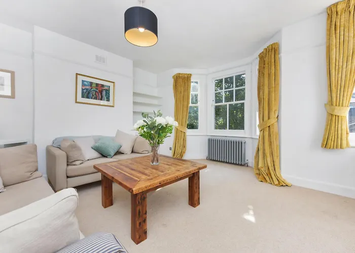 Spacious 3 Bed South Bank Apartment