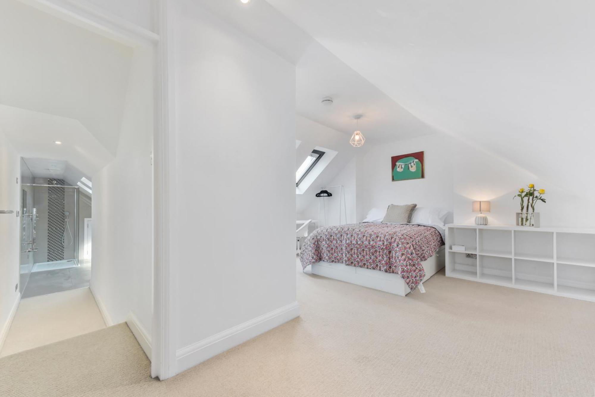 Spacious 3 Bed South Bank Apartment *