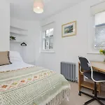Spacious 3 Bed South Bank Apartment